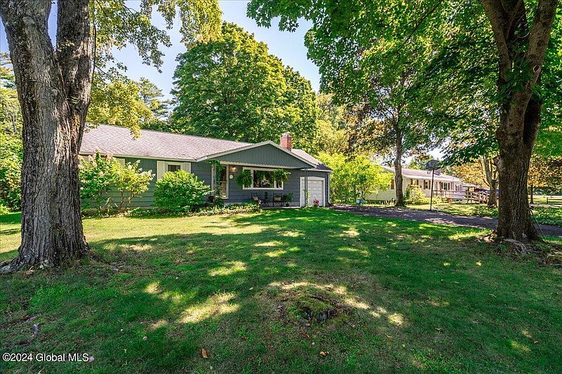 3rd image of 12 Forest Road