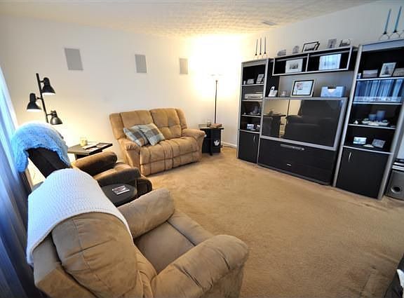 3rd image of 2615 Lincolnshire Dr