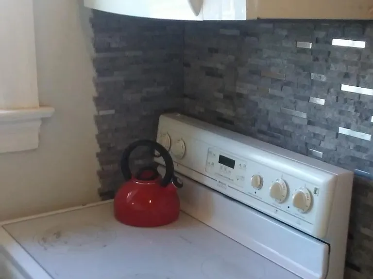 619 Glenview Blvd #201 — Photo 2
