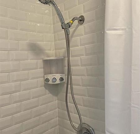 3rd image of 619 Selkirk St #2