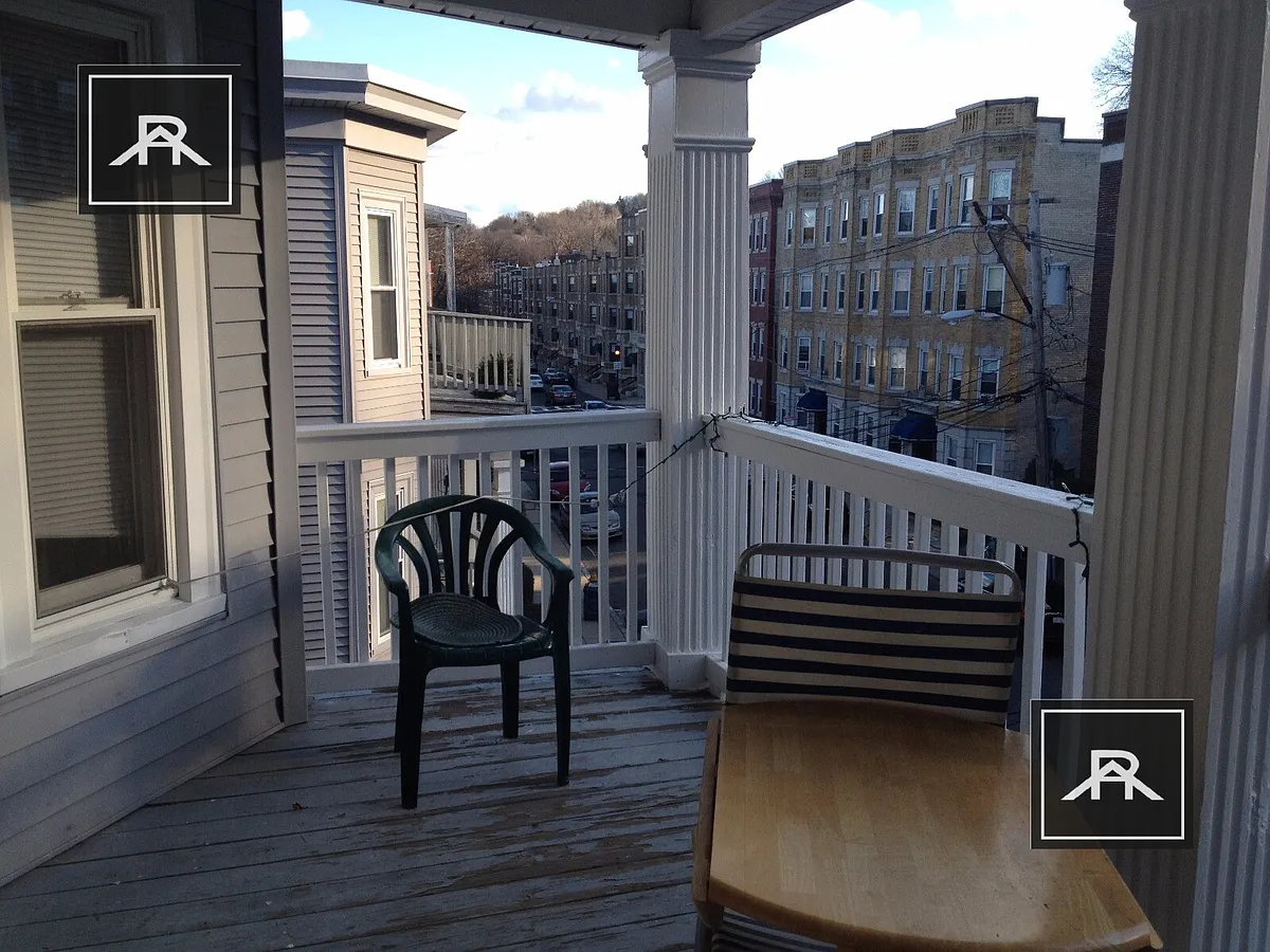 Building Photo - 164 Kelton St #1