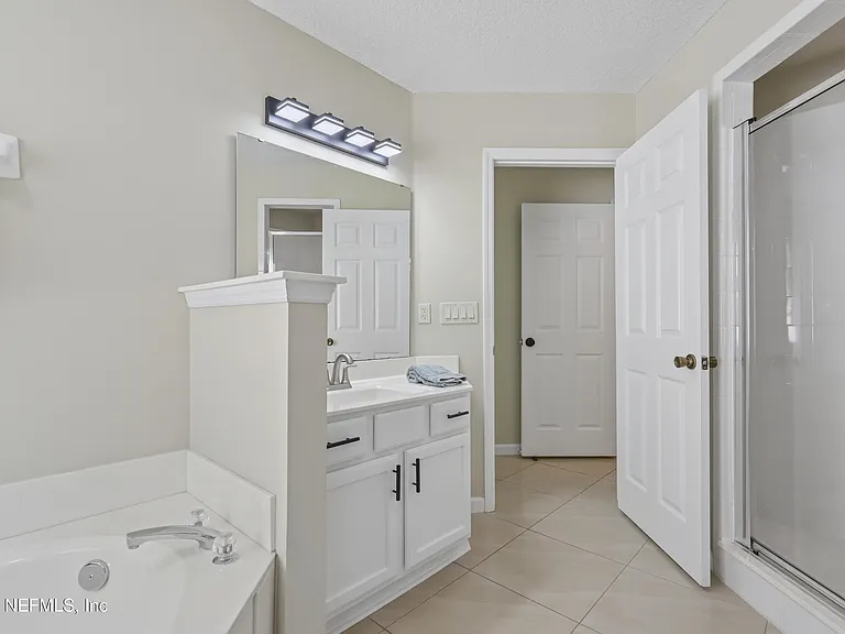 2070 Thornhill Dr — Photo 13