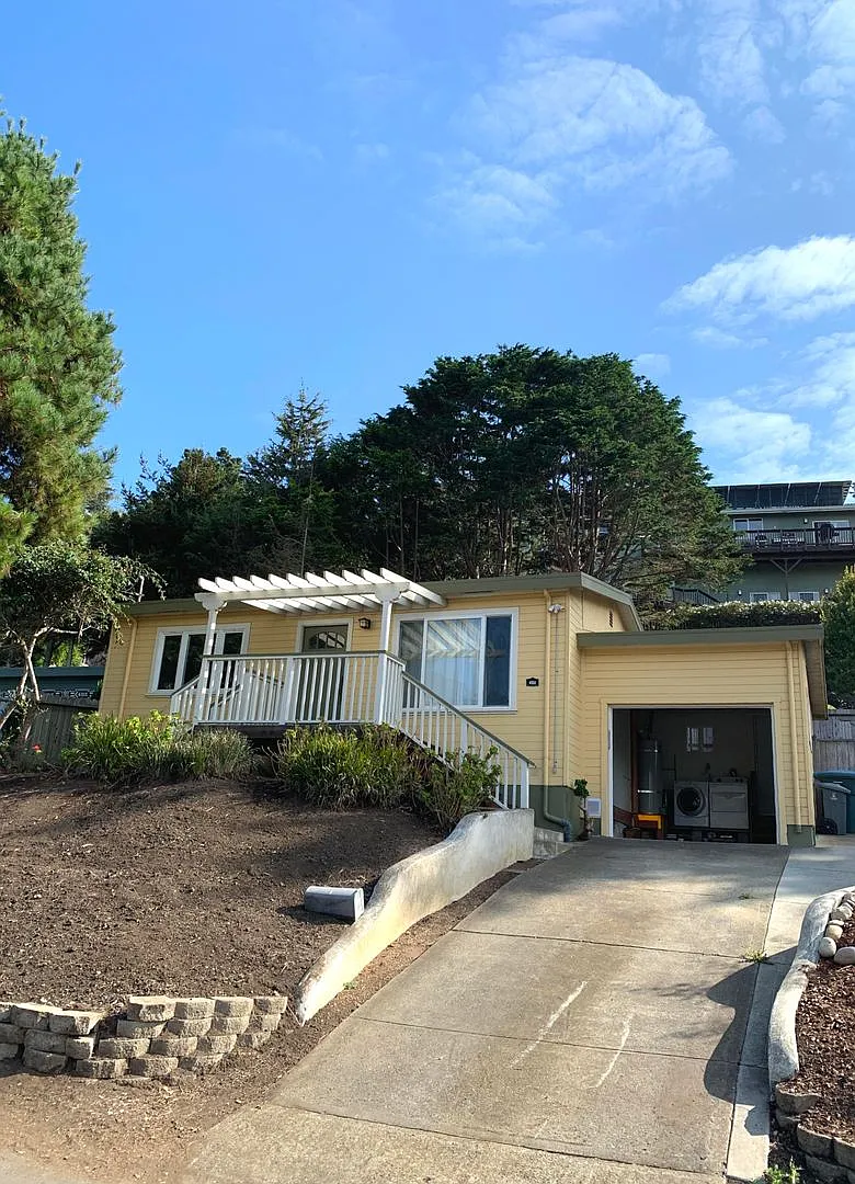 Updated 2br/1.5ba/1gr 1100 Sq/Ft Bright & Sunny Desirable Pacifica Home W Patio & Western Views — Photo 1