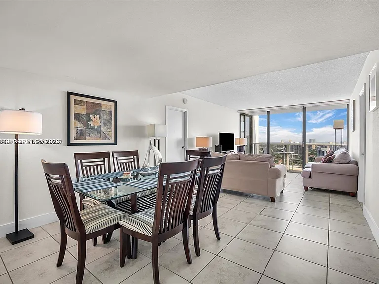 3625 N Country Club Dr #Penthouse 2 — Photo 9