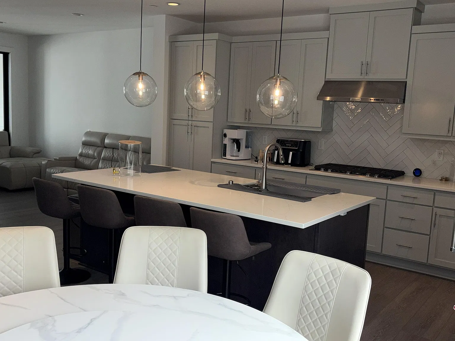 4 bed, 1904 sqft, $6,200 — Photo 4