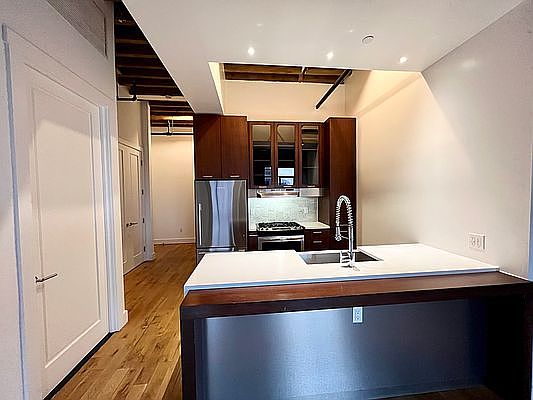 3rd image of 139 N 10th St APT 4