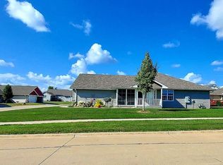 854 Crescent View Dr NE, Cedar Rapids, IA 52402