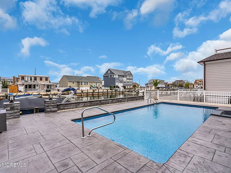 20 Venetian Ct — Photo 25