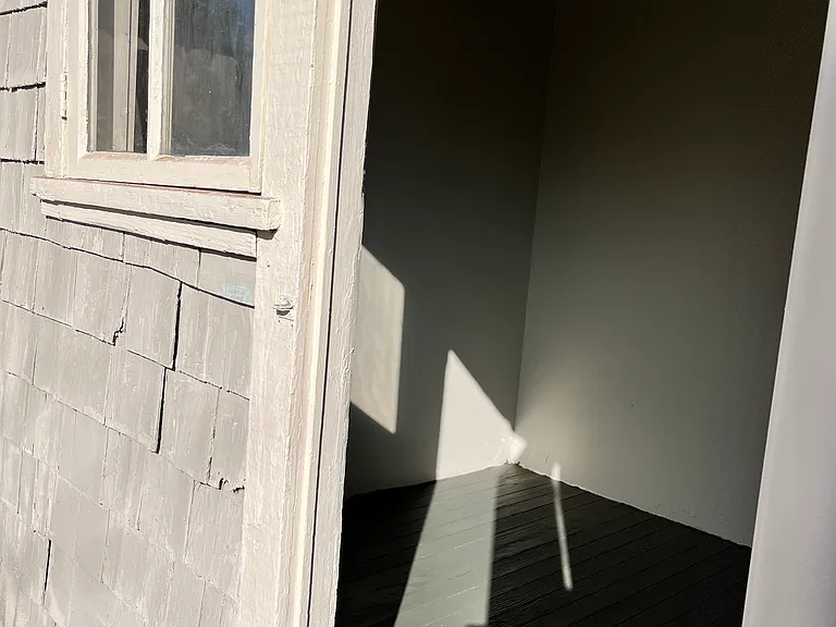 489 Miles St — Photo 32