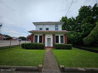 1711 Cherry St, Vicksburg, MS 39180