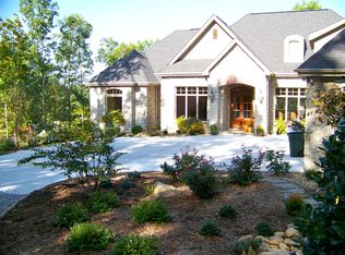 1174 Holiday Dr, Crossville, TN 38555