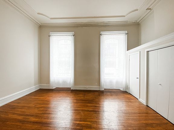 2nd image of 2127 Walnut St APT 2R