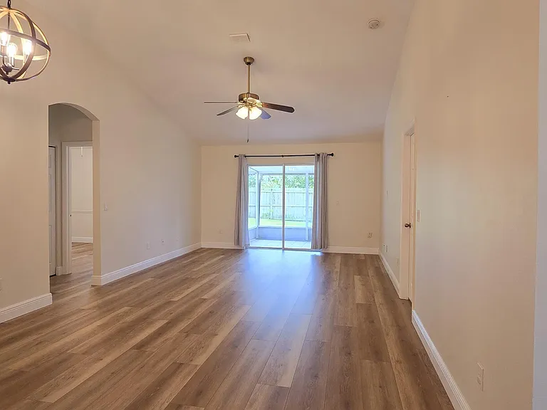 2564 Ventura Cir — Photo 4