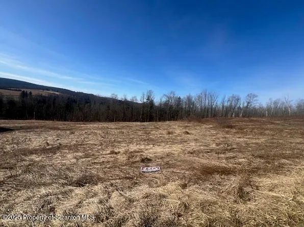 31 Elm St, Clarks Summit, PA 18411