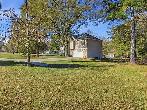 2nd image of 941 Grassdale Rd NW