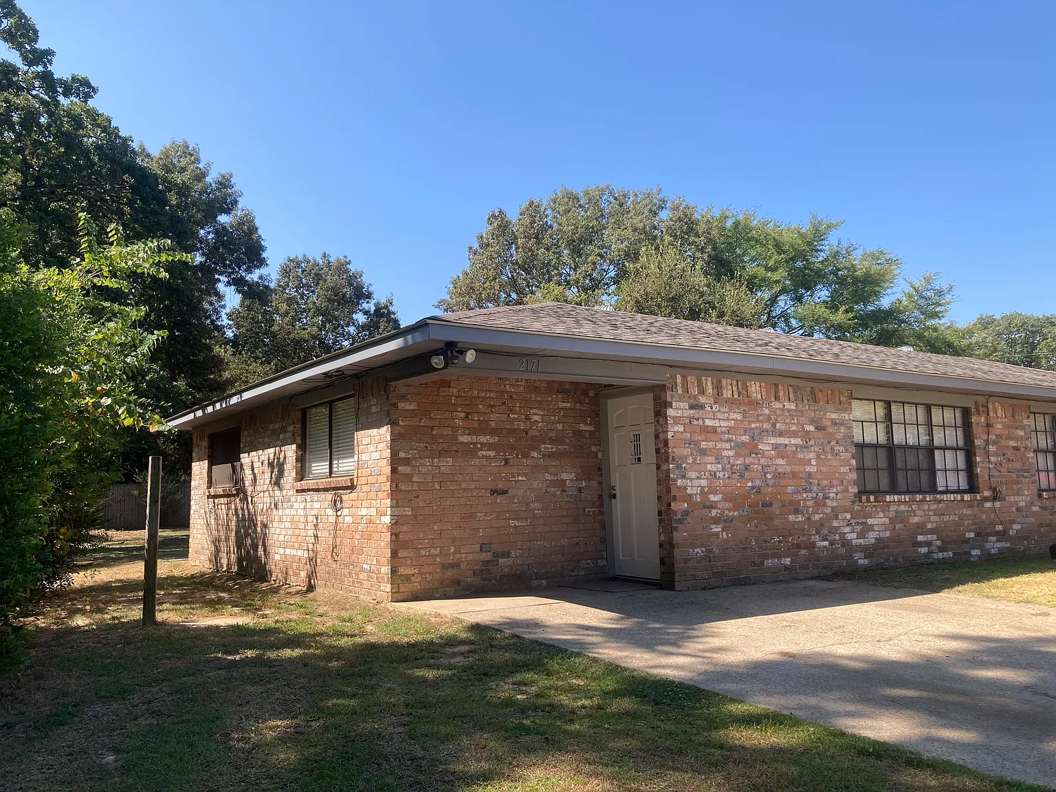 2 bed, 900 sqft, $1,200 — Photo 2
