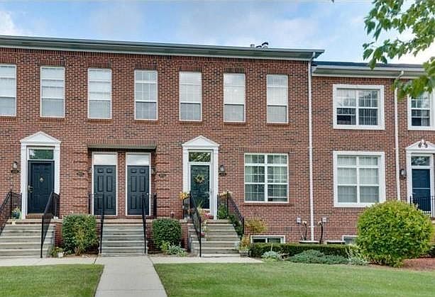 1st image of 42533 Park Crescent Dr