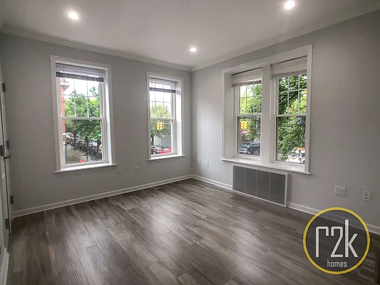 Rented by Realty 2000 Corp | media 58