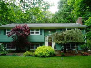 29 Angell Rd, Lincoln, RI 02865