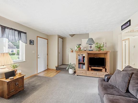 5th image of 9374 Silva Dr