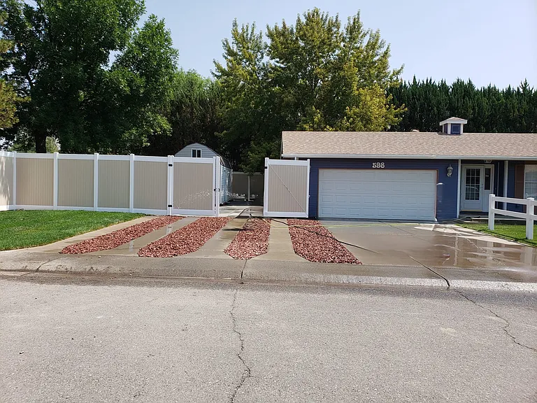 598 Stanford Way — Photo 4