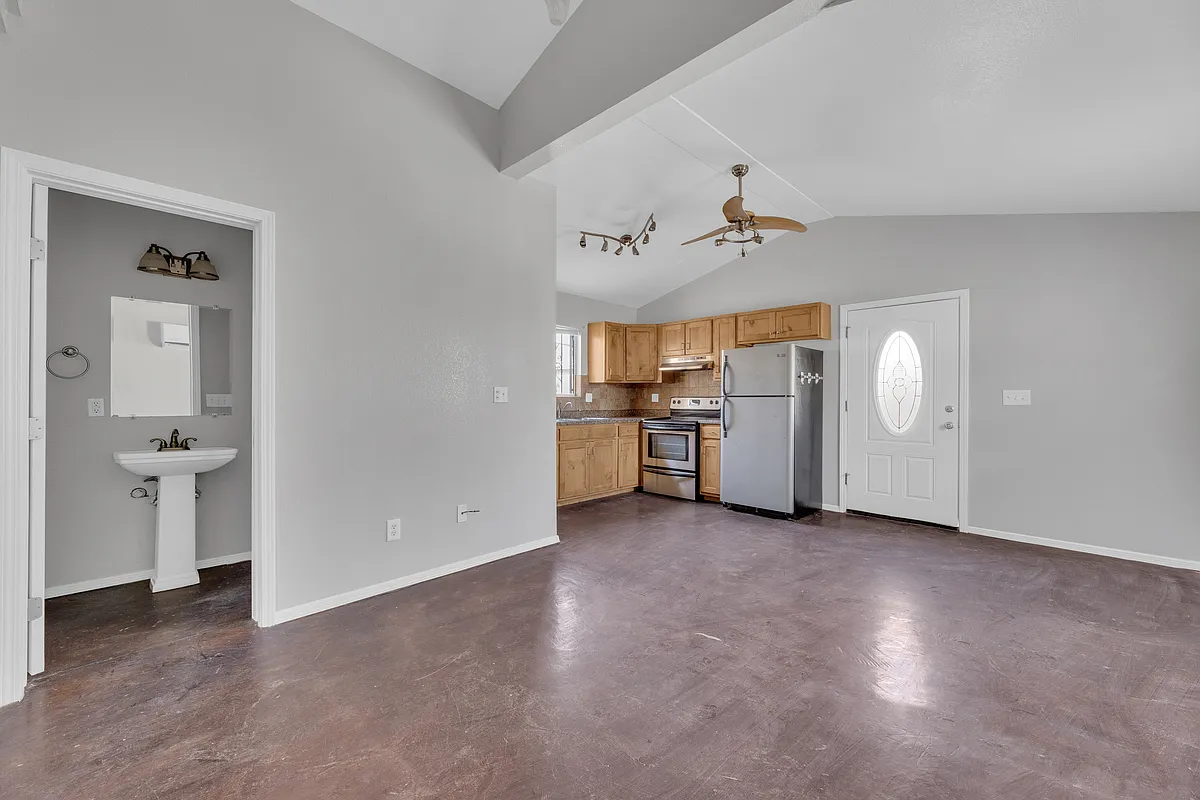 Building Photo - 1127 N El Paso St #5