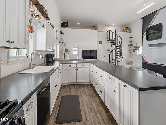 4th image of 1232 Barton Hill Road