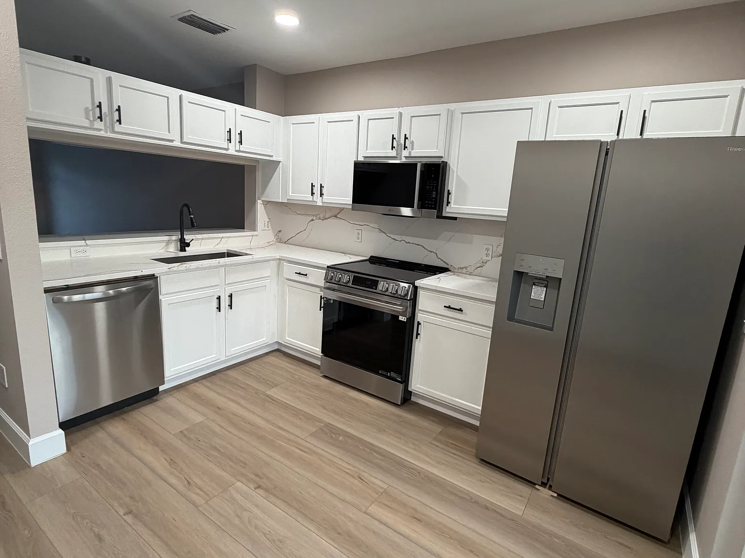 2 bed, 2.5 bath, 1080 sqft, $2,200 — Photo 4