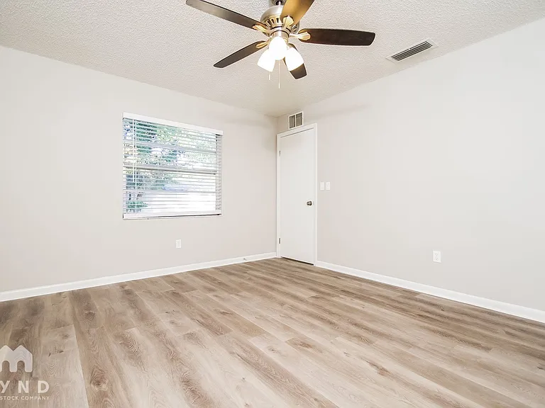 3929 Oak Hammock Dr — Photo 10