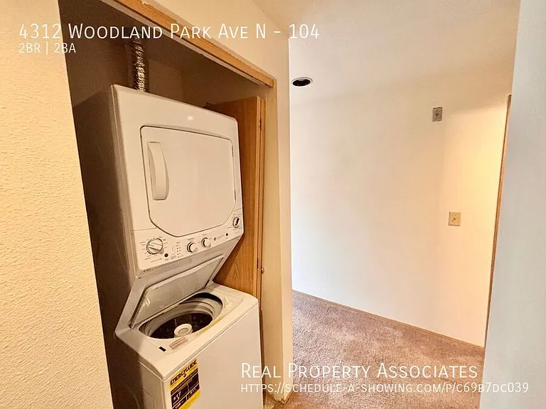 4312 Woodland Park Ave N #104 — Photo 2