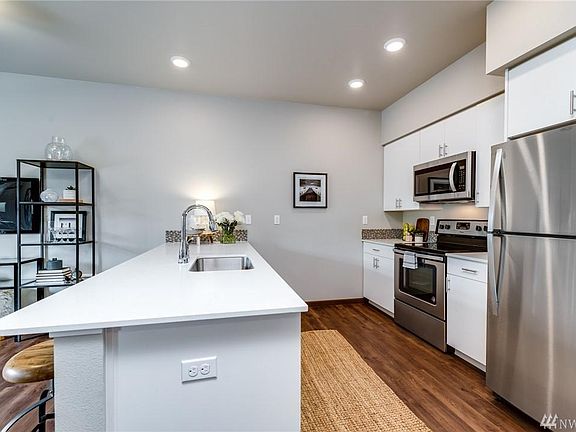 5th image of 13518 97th Ave E Unit 305