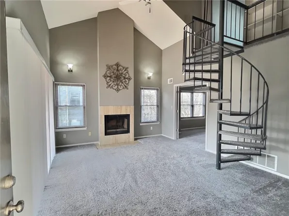 8824 W 106th Ter, Overland Park, KS 66212