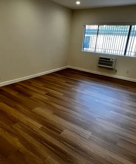 999 E Locust St #17 — Photo 6