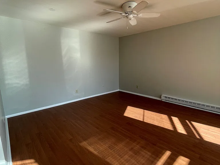 Skidmore Apartments — Photo 16
