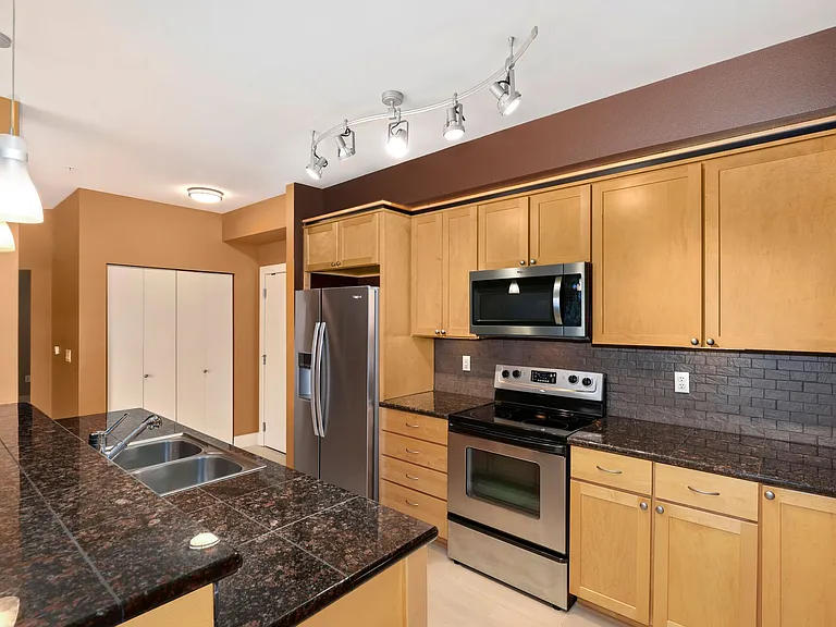 Kitchen to Entrance