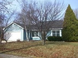 1060 Plum Tree Dr, Crystal Lake, IL 60014