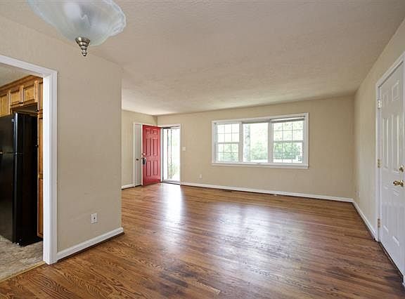 3rd image of 4319 Dupont St