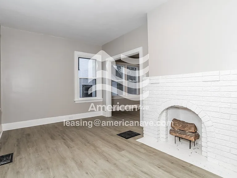 500000_004_wm_-_living_room_13440945.jpg