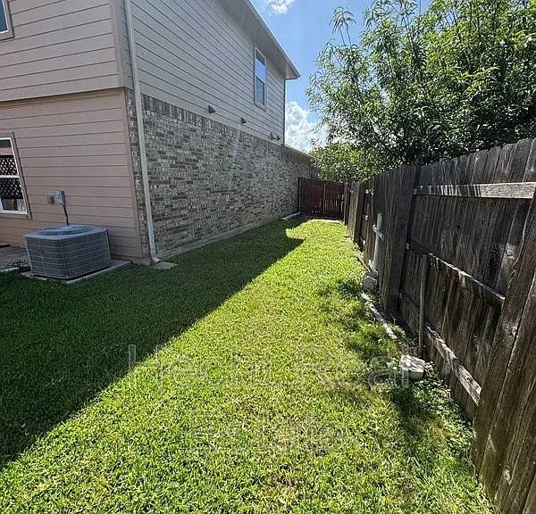 9209 Sawyer Fay Ln — Photo 23