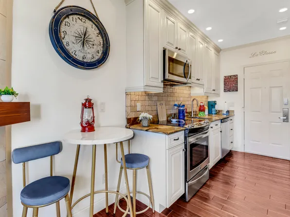 25000 Tamiami Trl E, Naples, FL