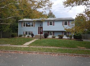 32 Blanche Ct, Middletown, NJ 07748