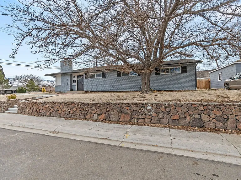 701 Bowman Dr — Photo 32