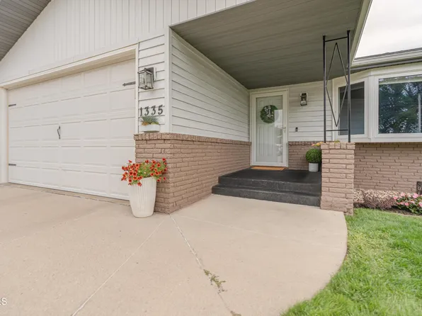 1335 N 21st St, Bismarck, ND 58501