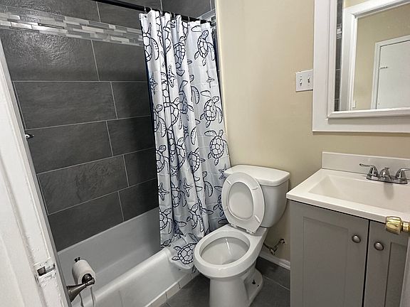 4th image of 3231 Brookdale Ave #B