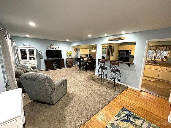 2nd image of 5647 N Glen Rd