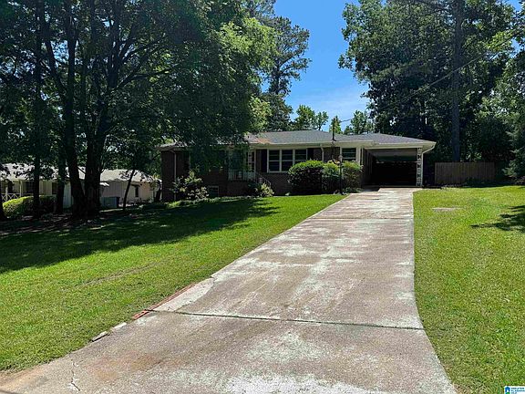 3rd image of 2208 Rockview Ln