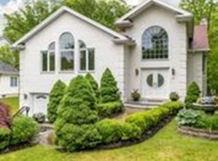 13 Hammersmith Dr, Saugus, MA 01906