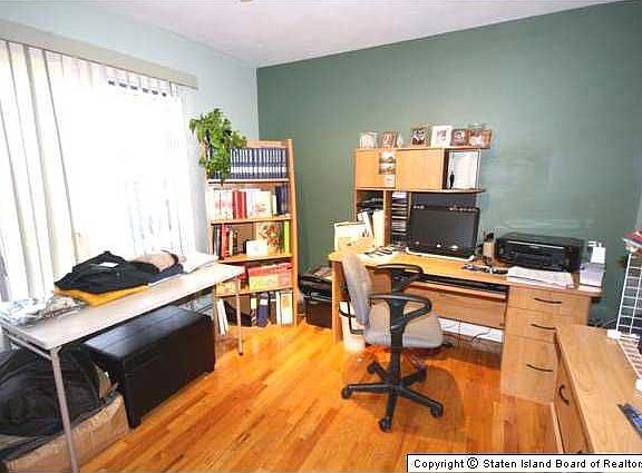 4th image of 61 Elks Pl