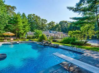 5 The Crst, Woodbury, NY 11797