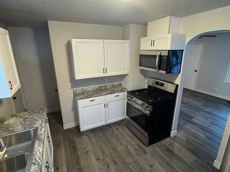 306 N 10th Ave — Photo 3
